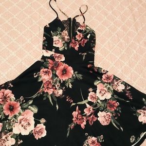 Dress with flower design (flared)